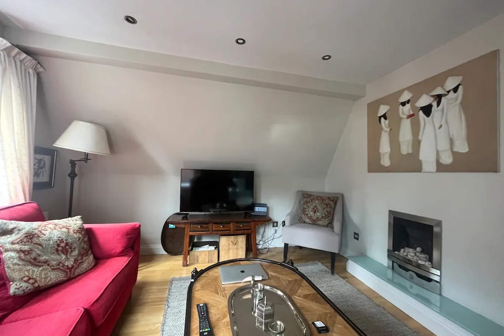Modern Top Floor 2BD Flat - Kensington