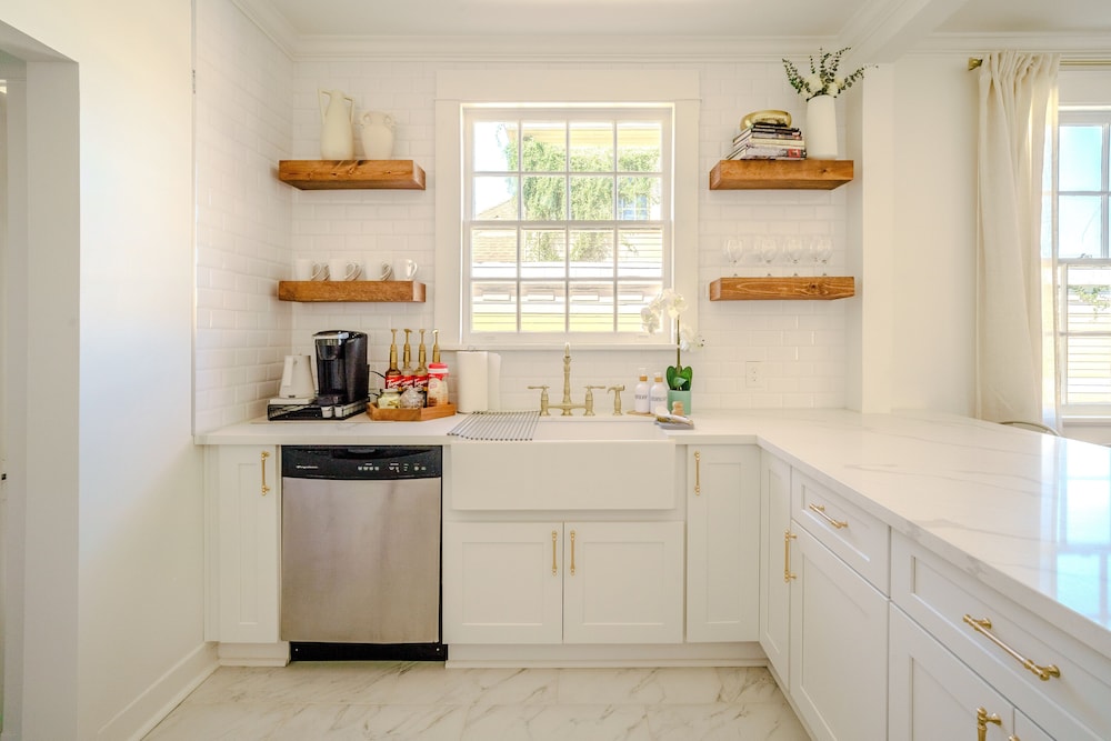 *FREE* Parking/Renovated Gem near French Qtr - Image 2