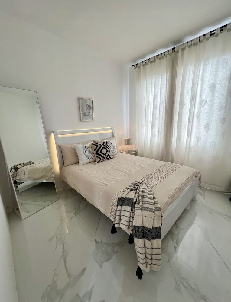Captivating Brand New Apartment in Pereybere view 4