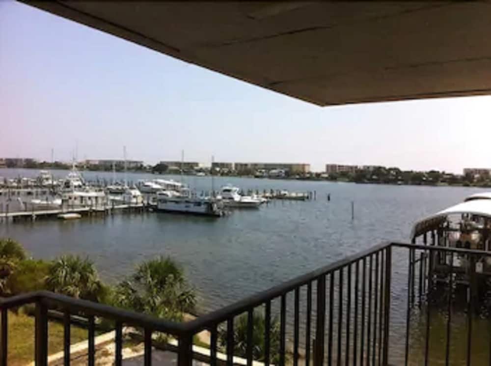 Hotel Seabreeze Inn - Image 1