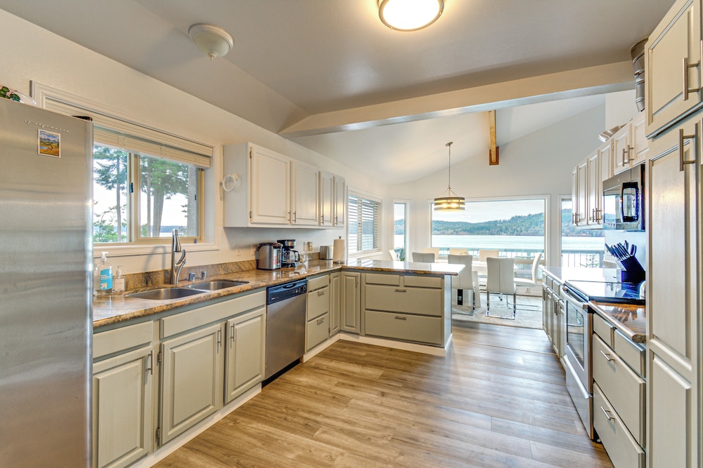 Balcony w/ Bay Views: Family Gem in Port Townsend