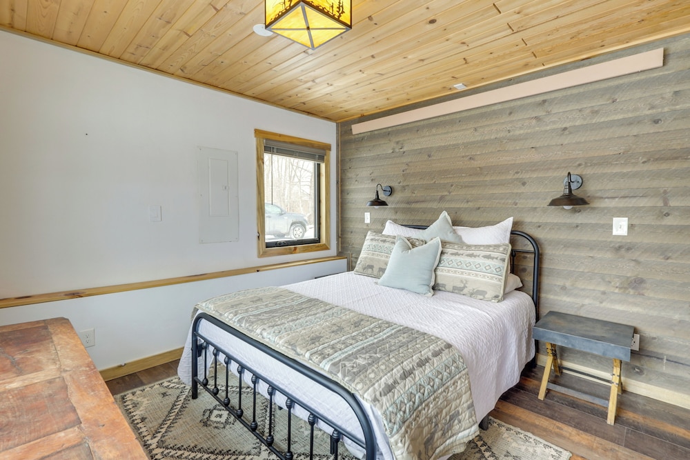 Modern Granby Retreat: Fish, Hike & Relax!