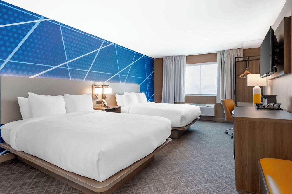 Comfort Inn Kendallville East view 4