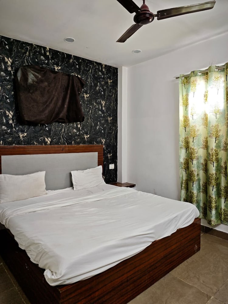 HOTEL SAI SHARNAM