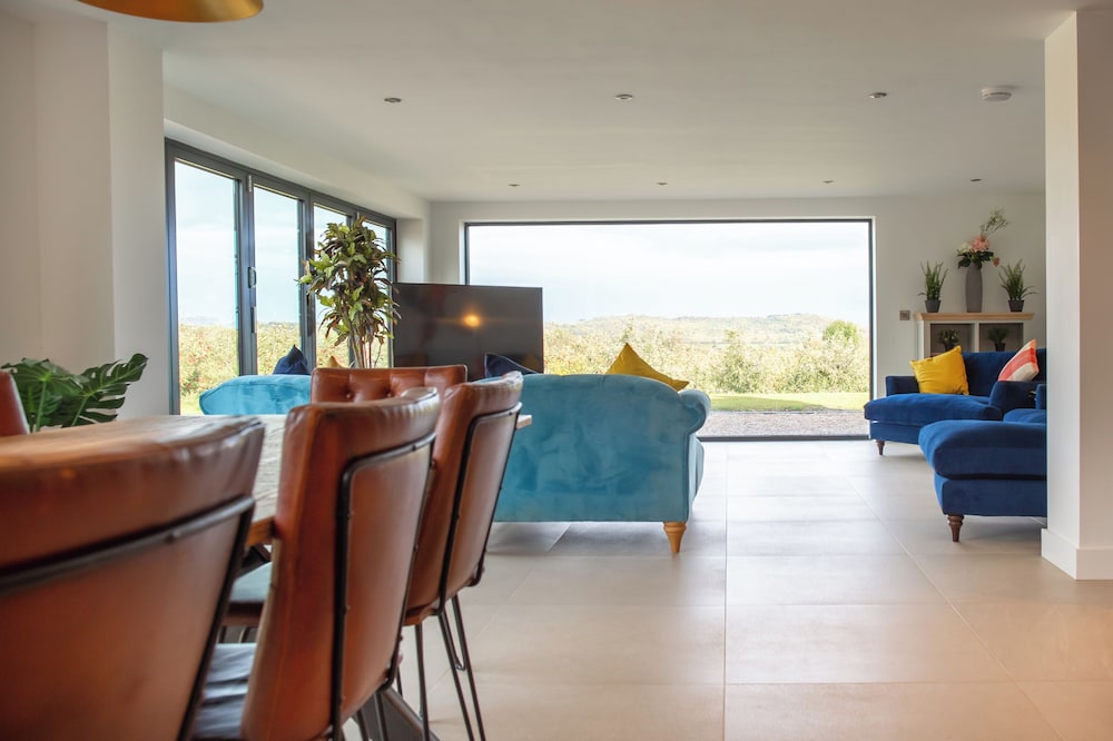 Beautiful Barn Conversion-Escape for 12