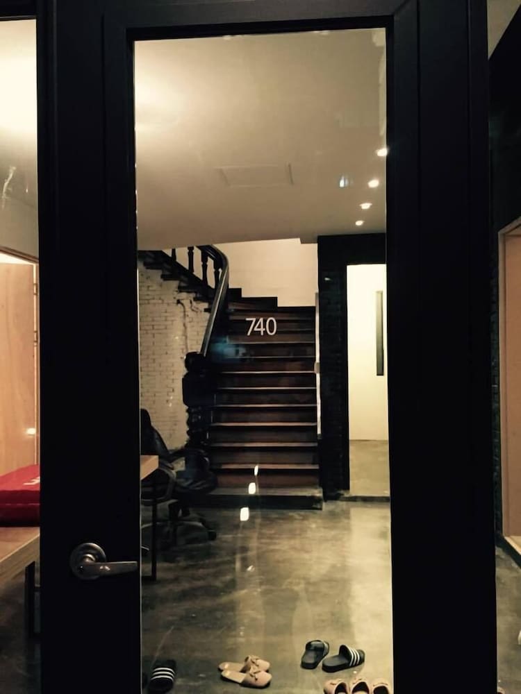 House740