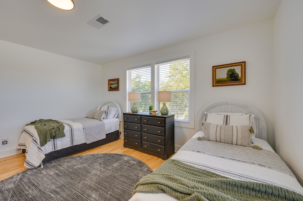 Modern Milledgeville Getaway: Walk to Downtown!
