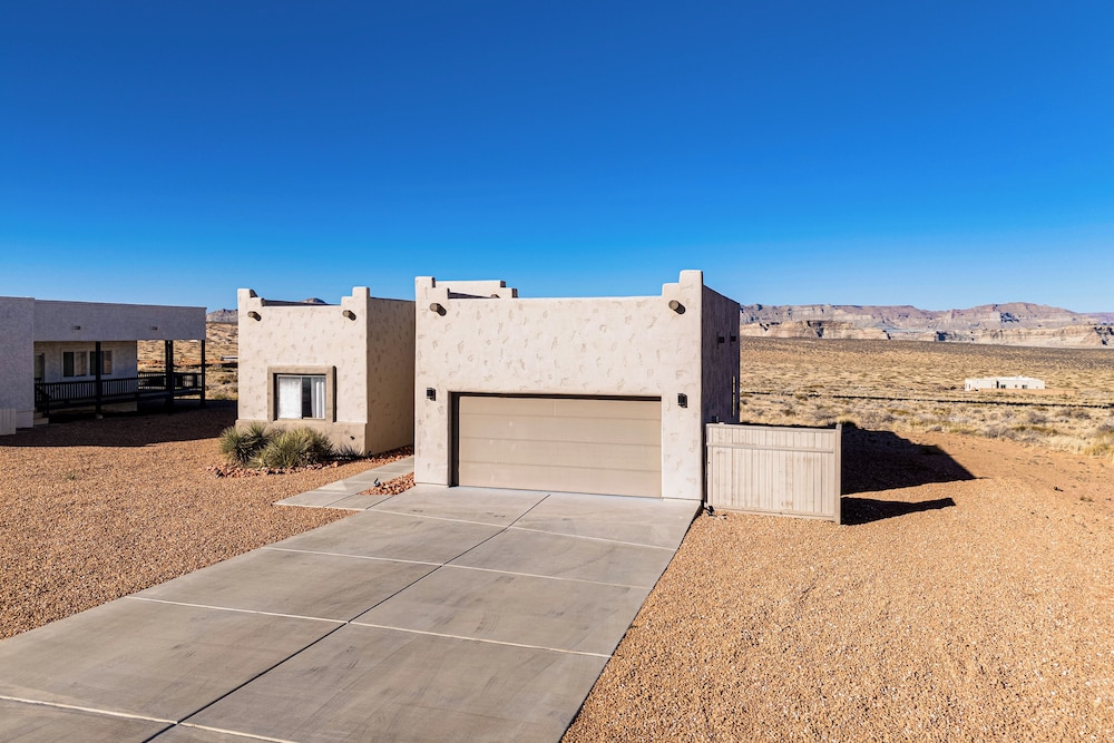 4 Mi to Lake Powell: Retreat w/ Game Room!