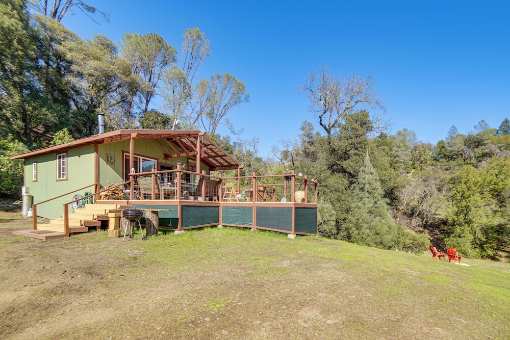 Hot Tub + Fire Pit: Secluded Dos Rios Escape!