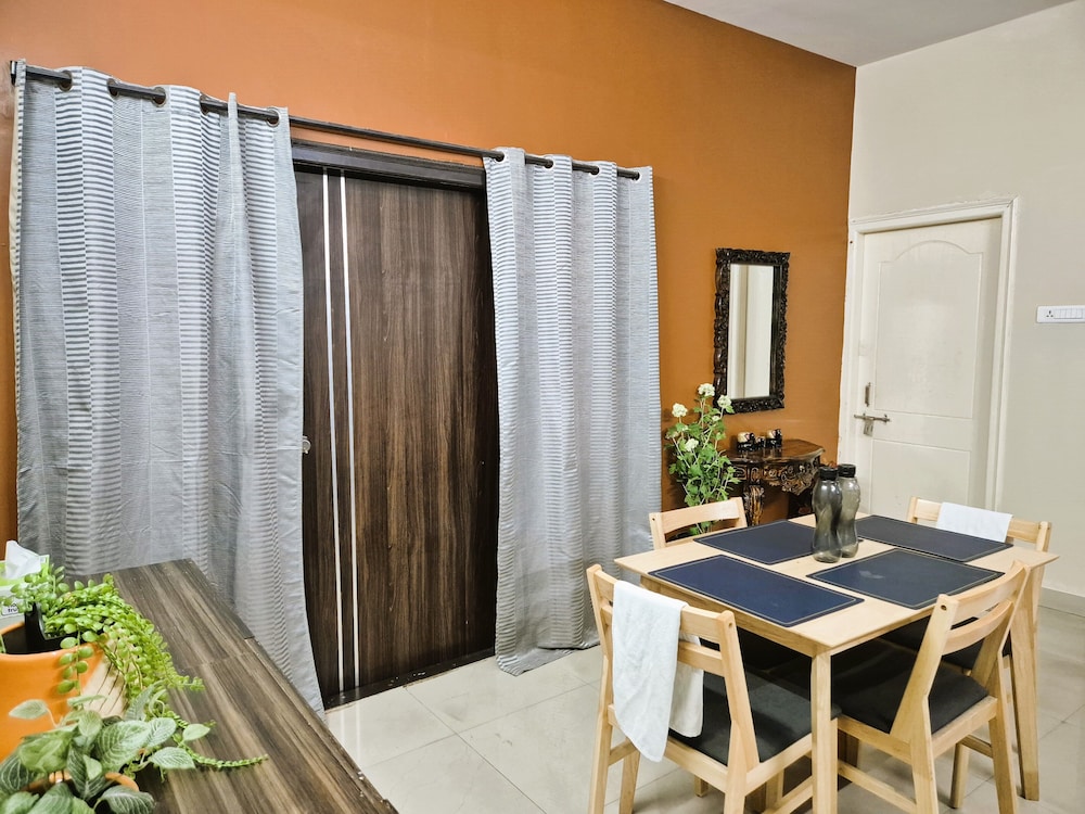 Crescent Stays Gachibowli