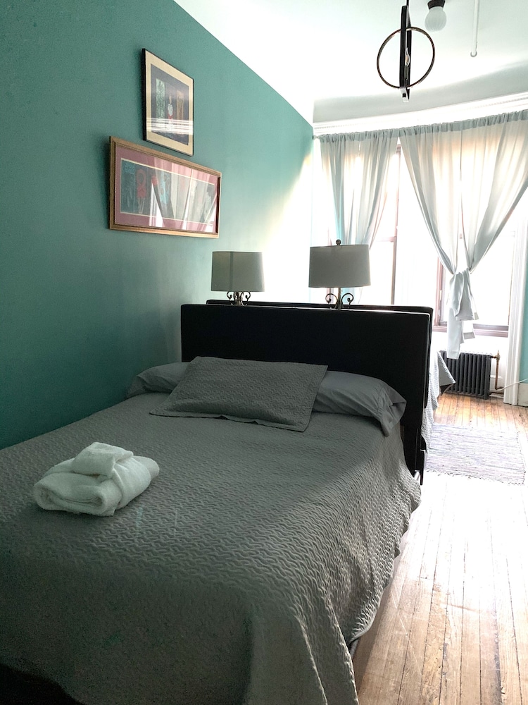 The Melva Inn - Harlem