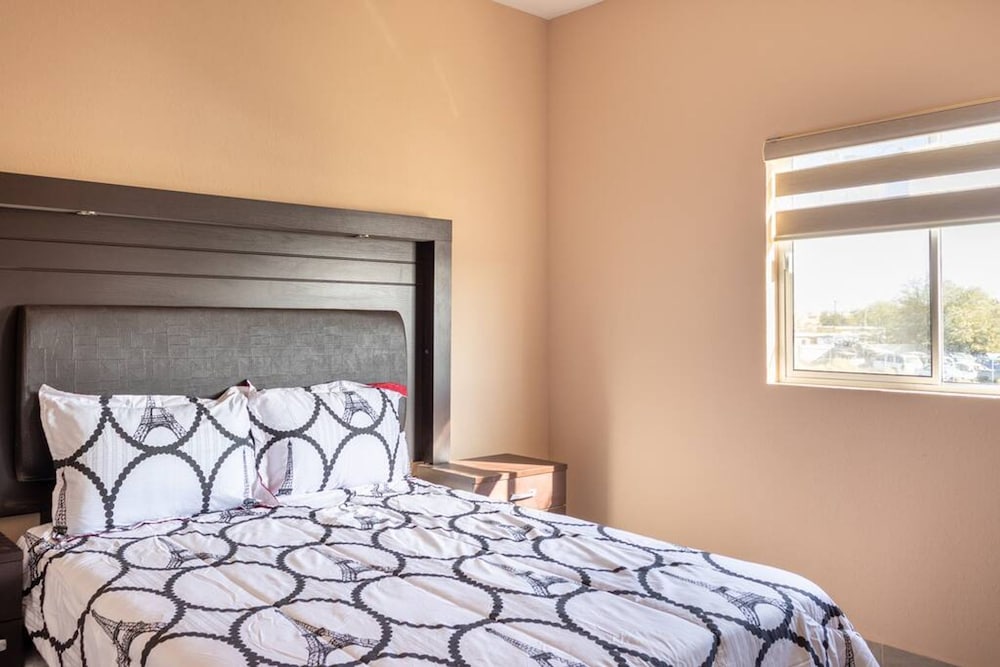Apartment With Excellent In-town Location 2