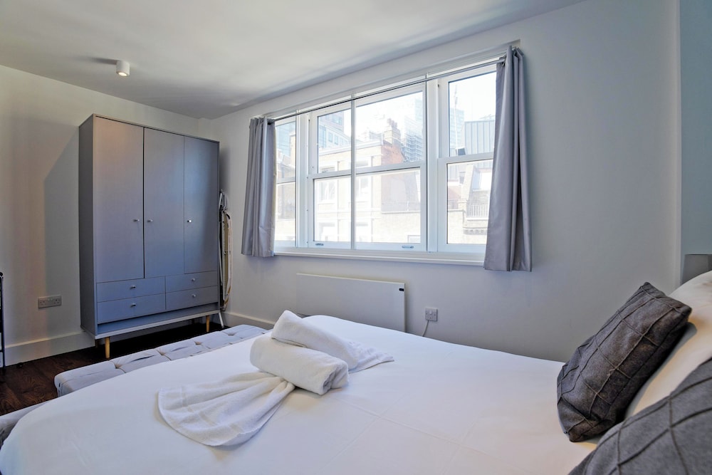 Imperial Middlesex Street Apartments