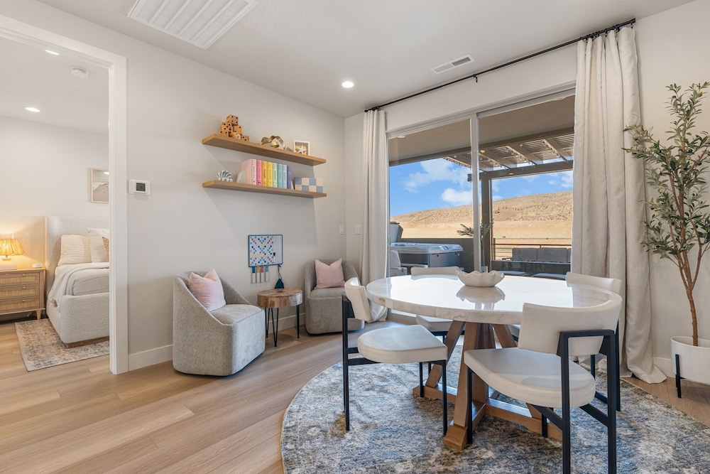 Sandy Cheeks 6 Bedroom Townhouse