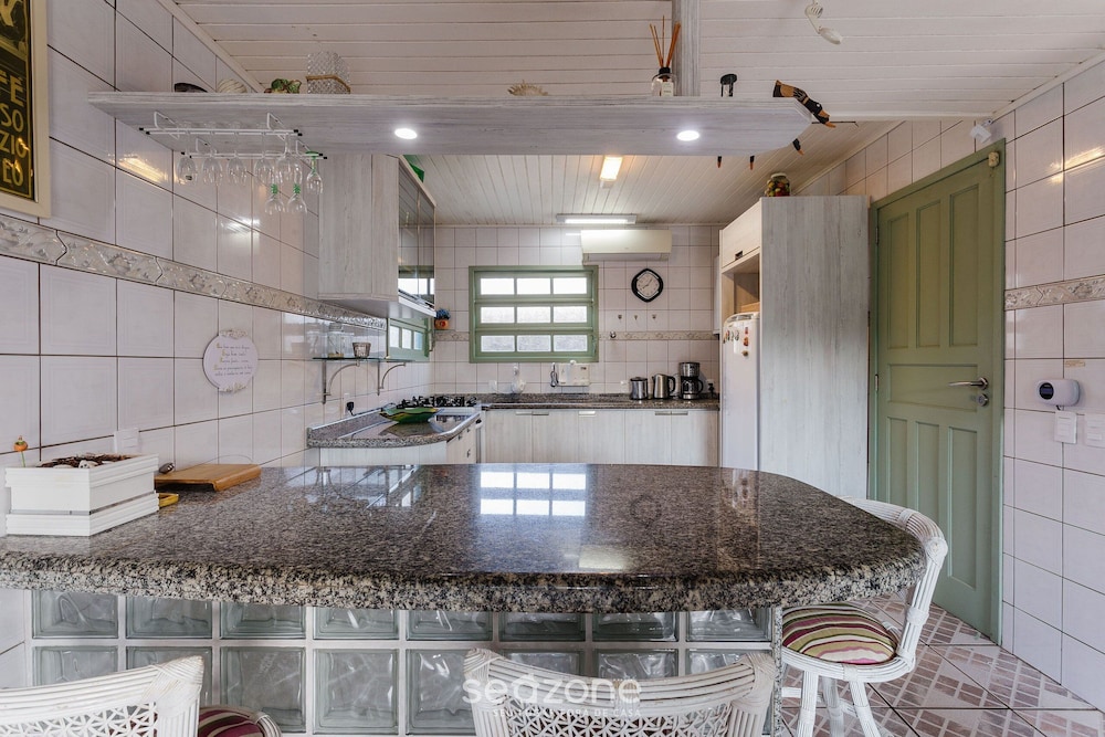 Pleasant Townhouse w/ BBQ 90m From the Sea Rdd657