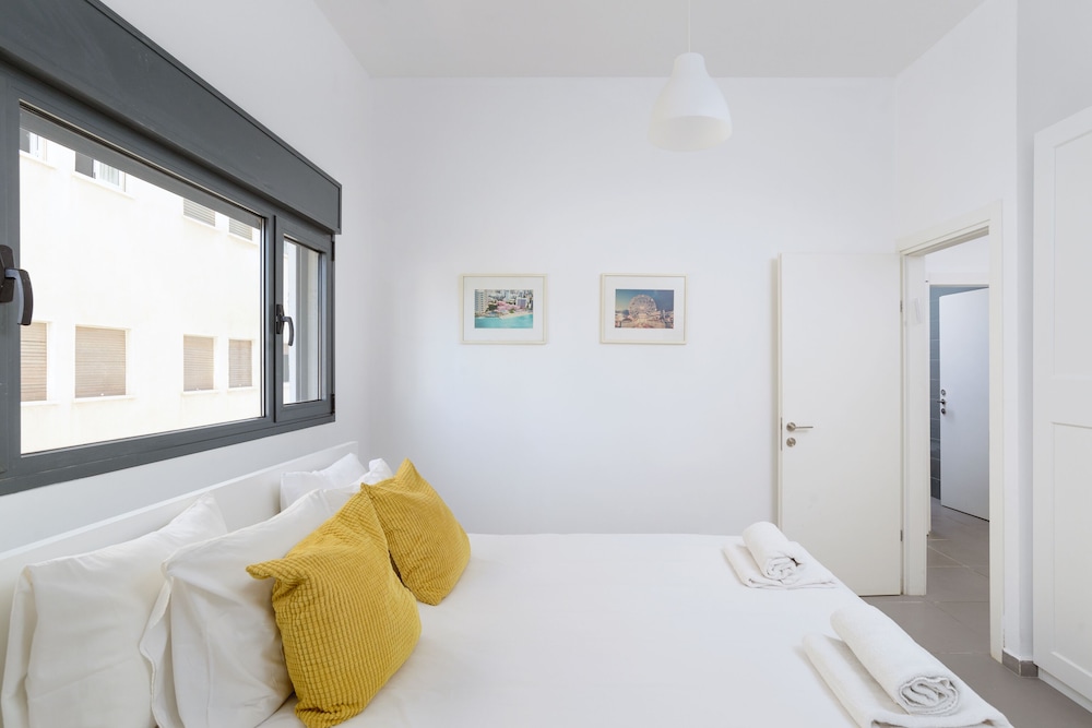 New & Bright 2BR with Balcony near Beach view 3