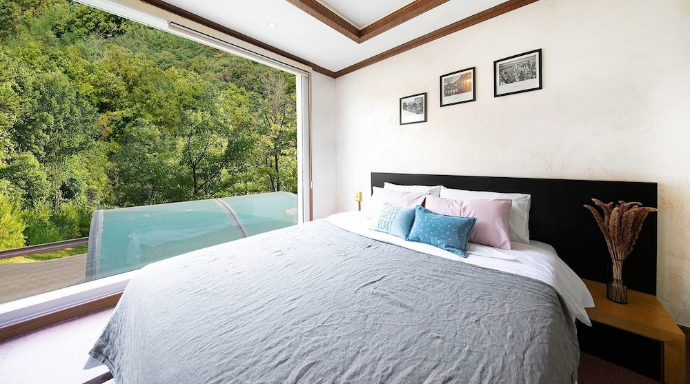Kkoristar Pool and Spa Pension