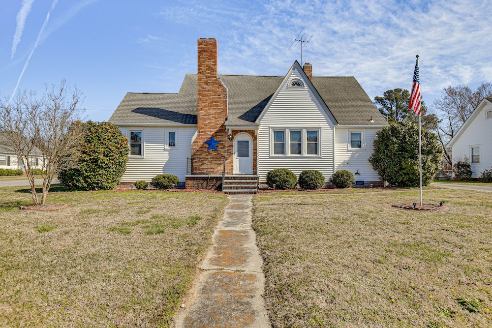 Charming Smithfield House: Walk to Downtown! view 2