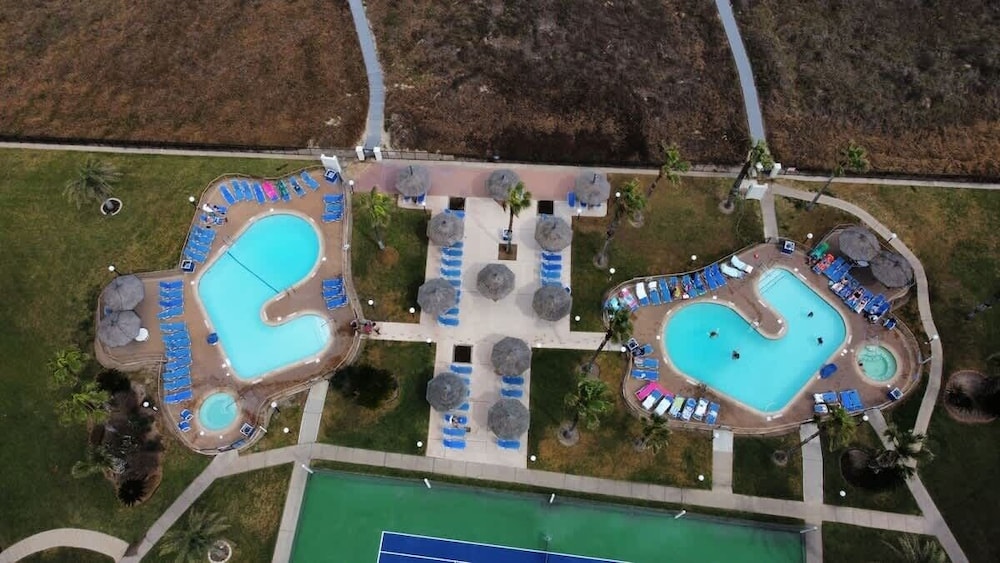 Saida Beachfront Luxe Condo Two Heated Pools 2 Bedroom Condo
