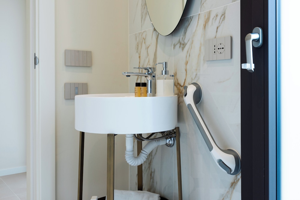 Hera rooms and suites