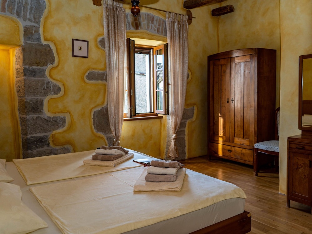 Comfortable Holiday Home With Pool view 2