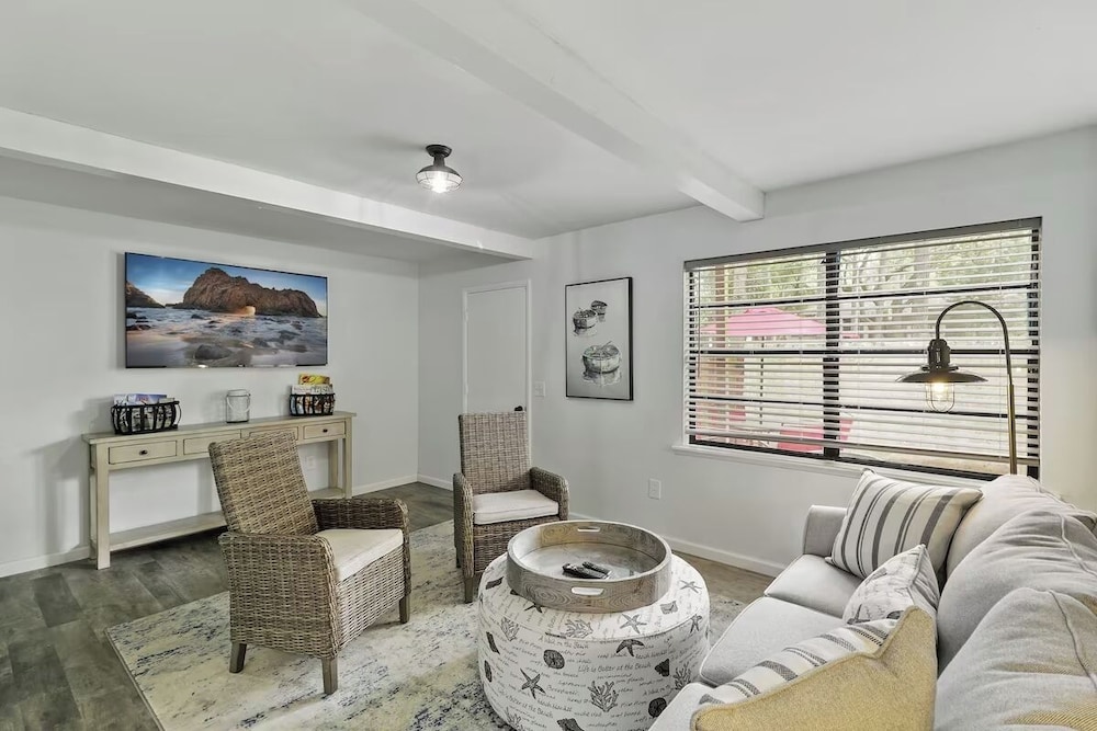 Cozy 2BR Hilton Head Townhome w/ Pool Access