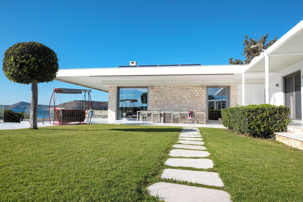 Paradise Beachfront Villa Athenian