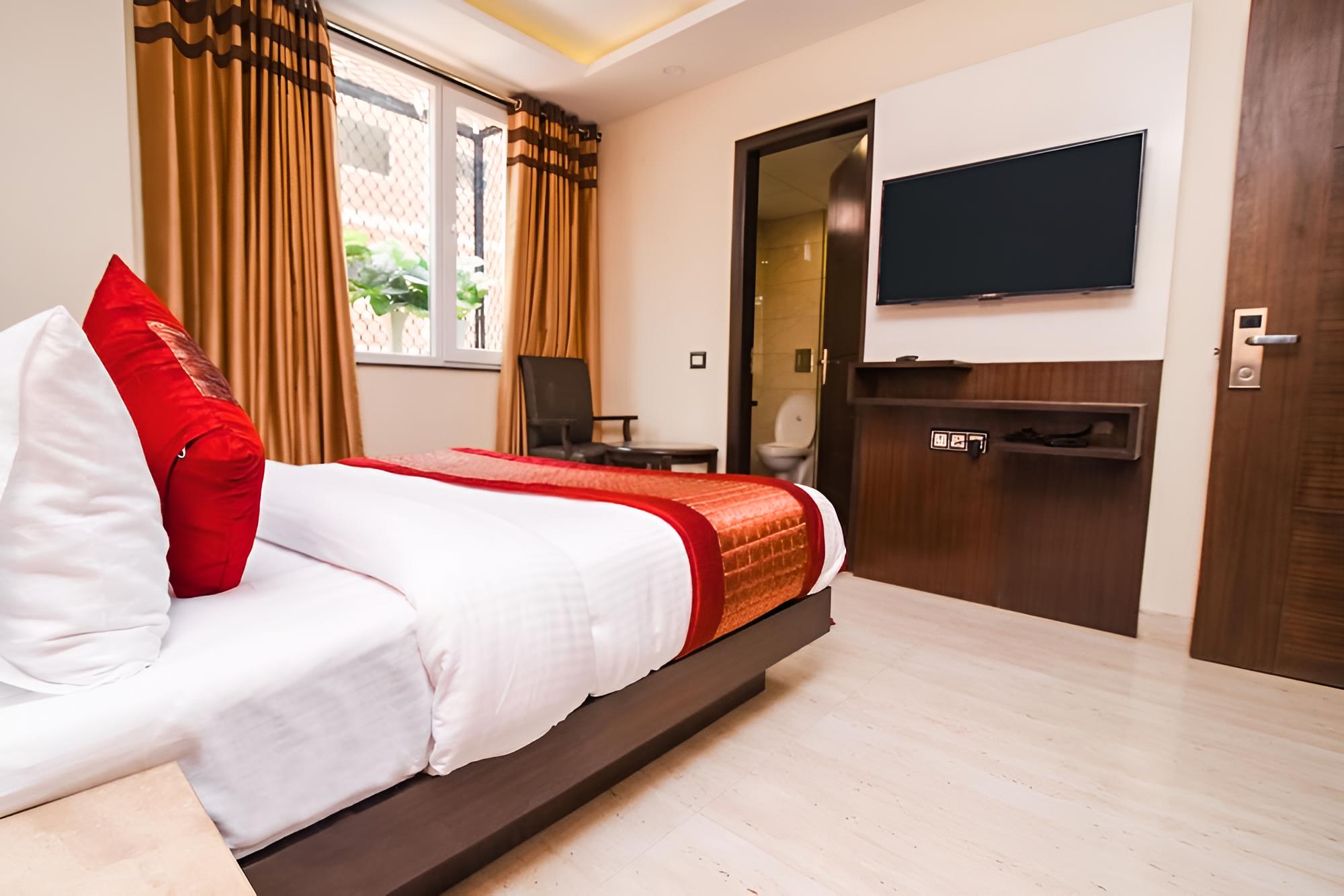 Capital O 14831 hotel mannat