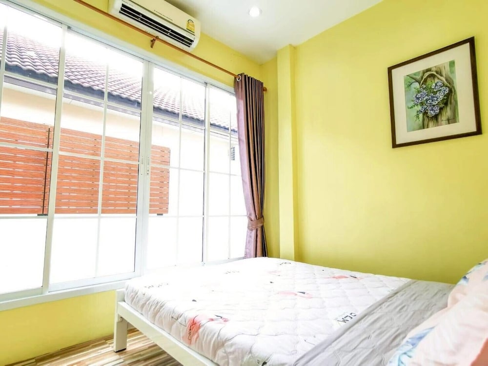 Canary Pool Villa Bangsaen
