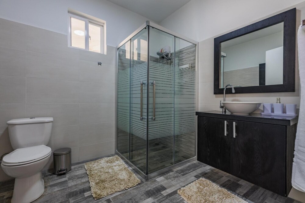 NEW Modern Stylish 6BR 6BA Villa Near Palmbeach