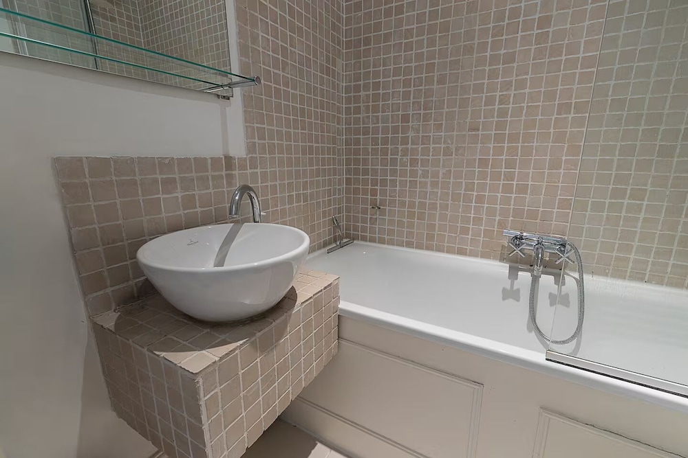 JOIVY Charming 1-Bedroom Flat with Patio