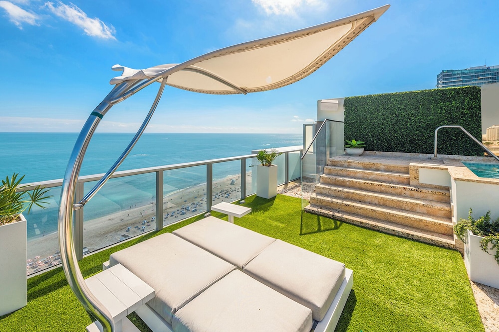 Luxury Vacation Rentals in South Beach by LRMB