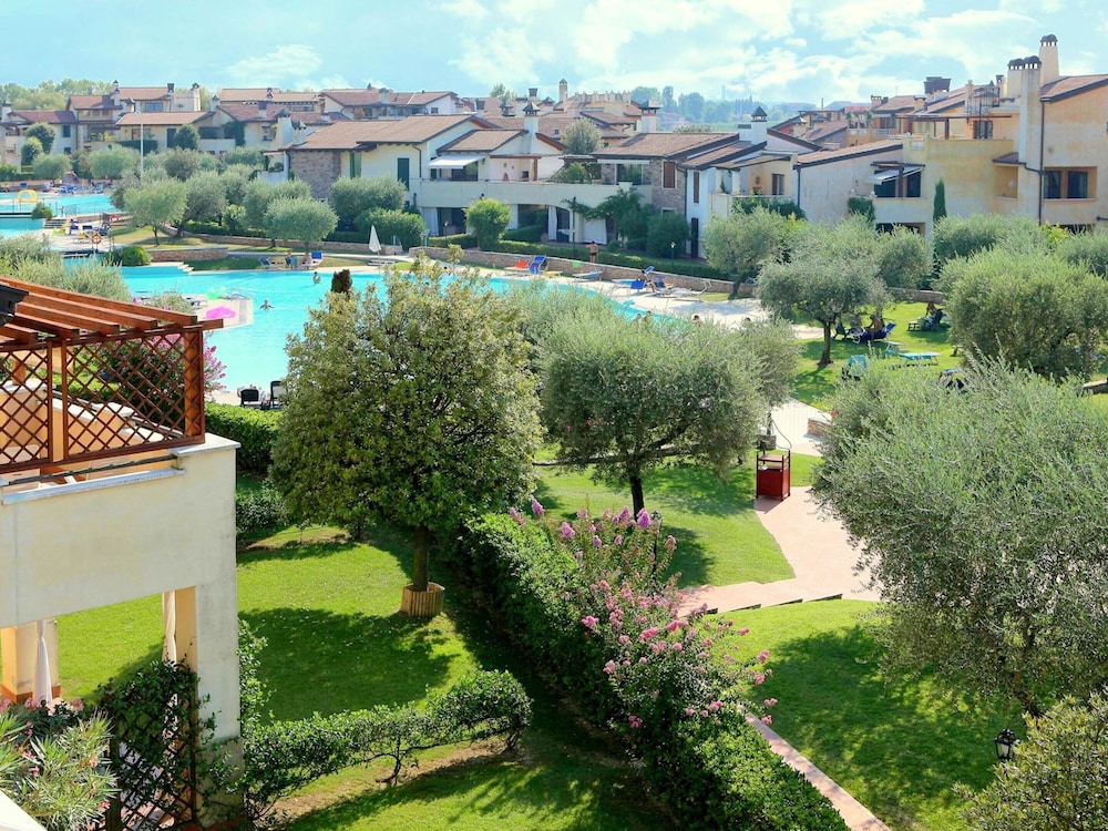 Family Apartment With the Pool photo 3