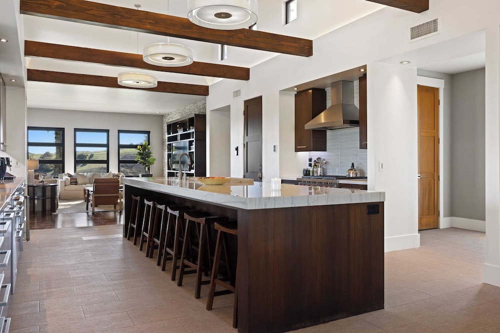 Wine Country Estate w/ Pool, Hot Tub The Residence at Truss Wines by Avantstay