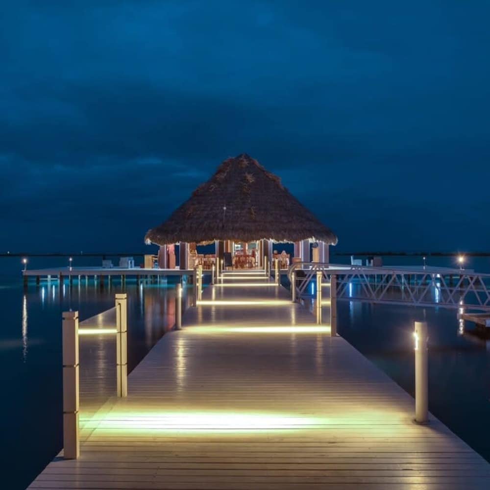 Rum Punch- Beachfront Bungalow Pool Kayaks Pier