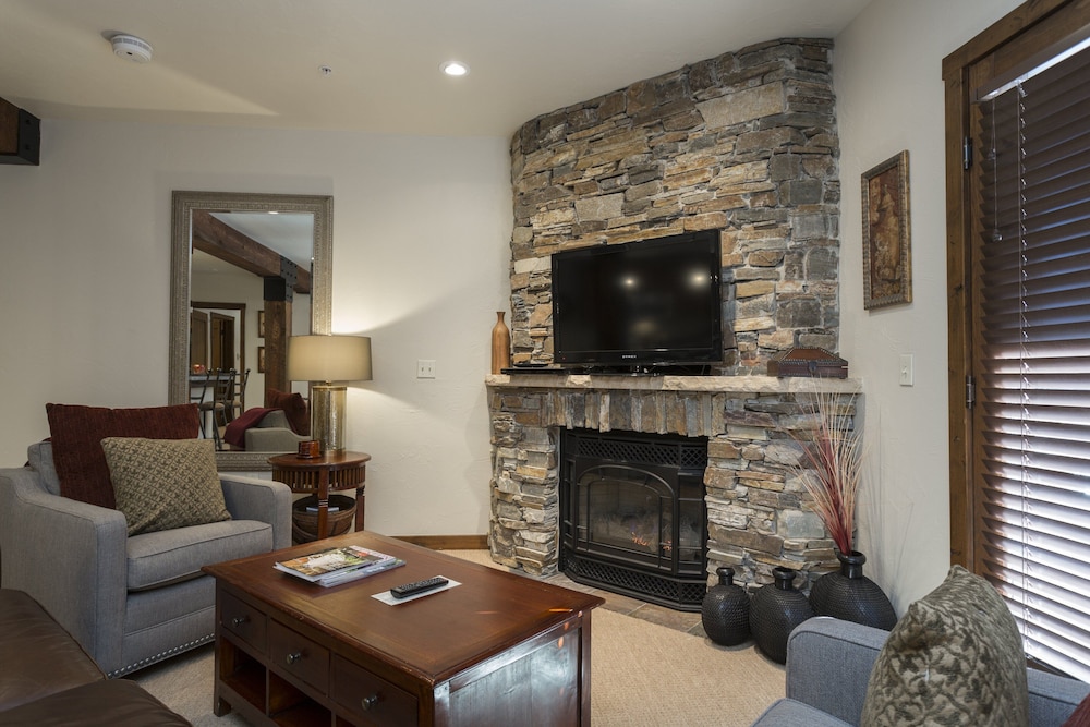 2 Bedroom Condo with Spa - Silver Baron Lodge 2 Condo