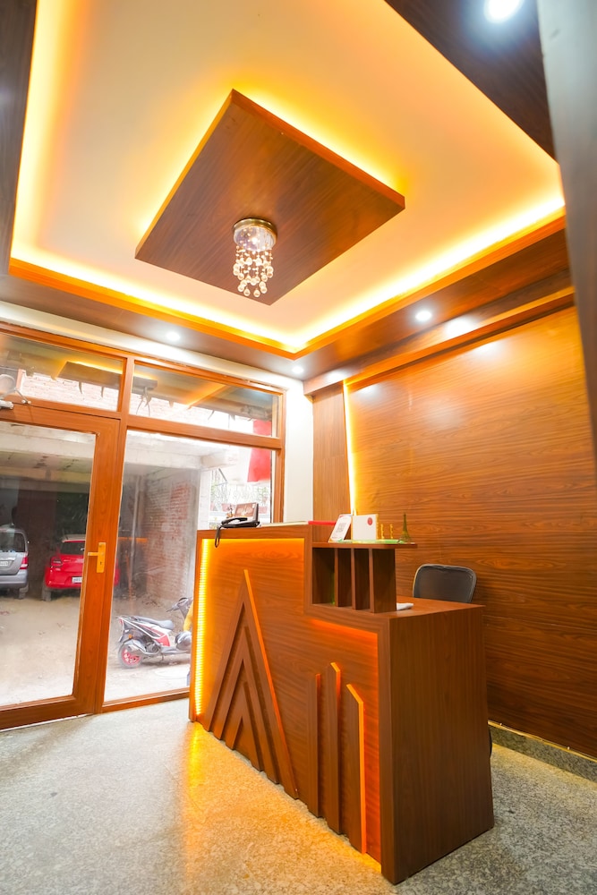 Lobby & Reception