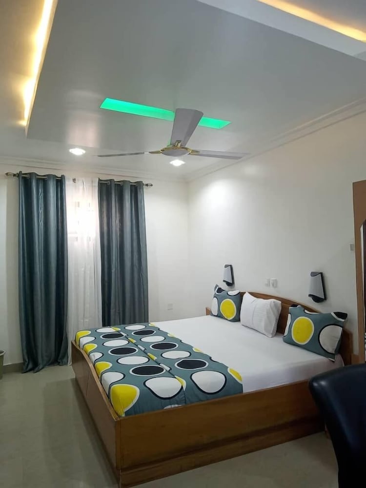 Joh Ann Western Guest view 3