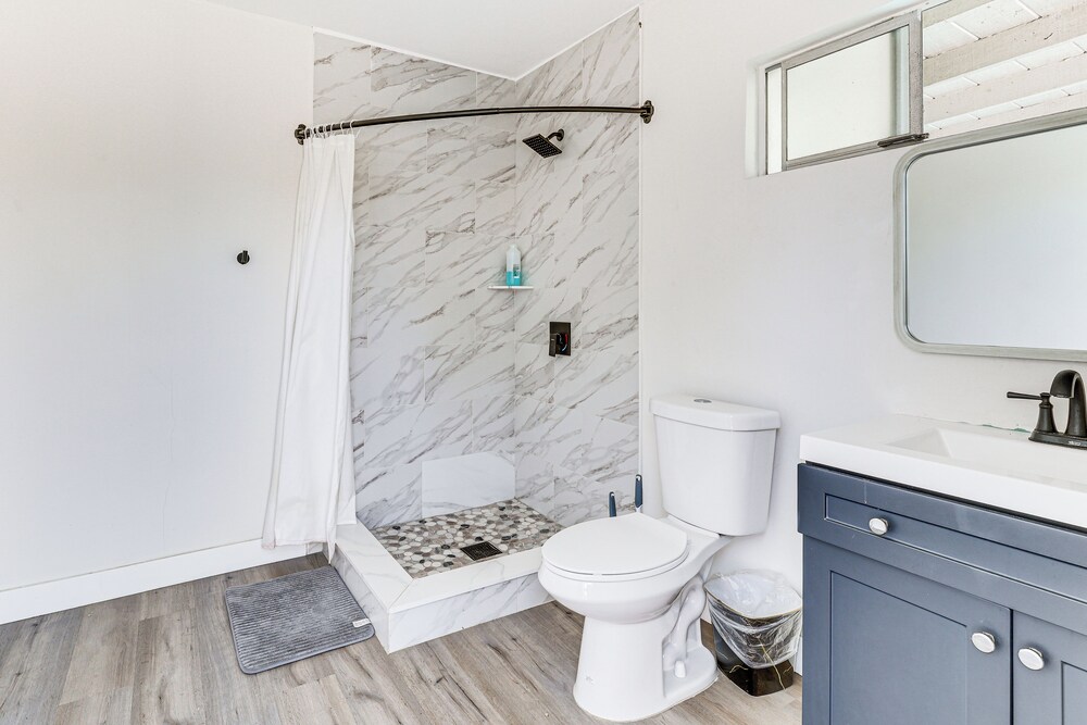 Modern Gem w/ Outdoor Oasis: 5 Mi to Lake Jennings
