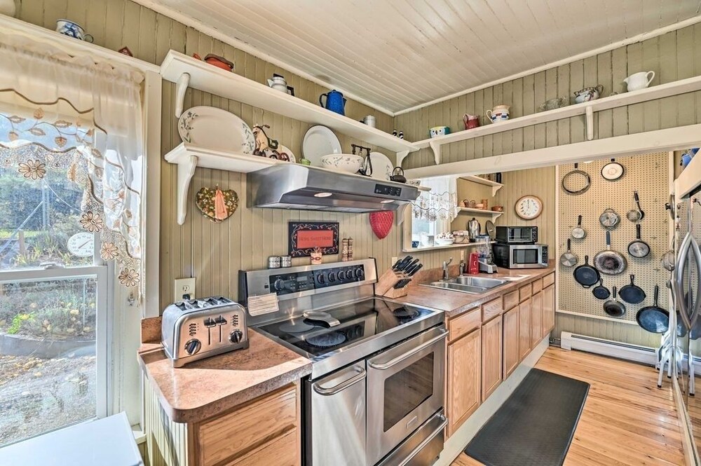 10 Mi To Gore Mountain: Home In Adirondack Park 5 Bedroom Home