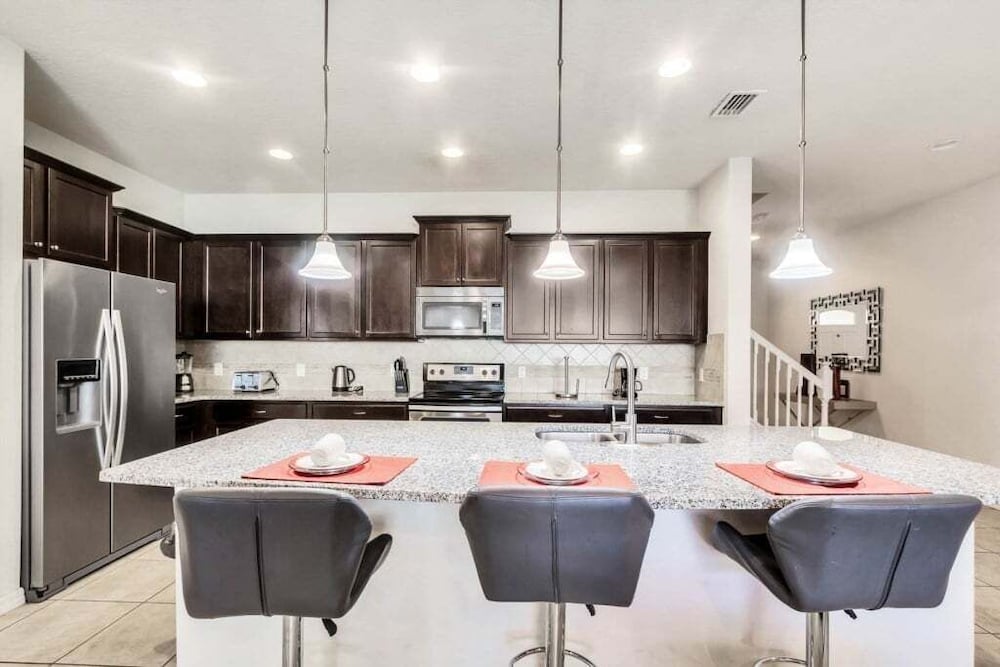 Beautiful Tranquil Relaxing Home With Private Pool 4 Bedroom Townhouse