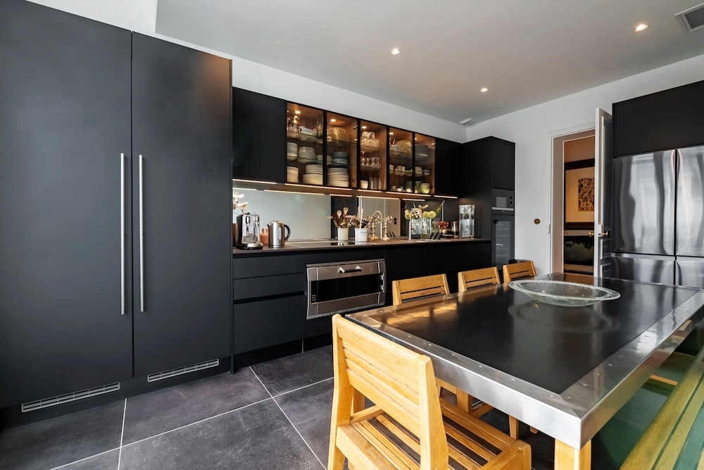 Prestigious Apartment Near the Trocadero