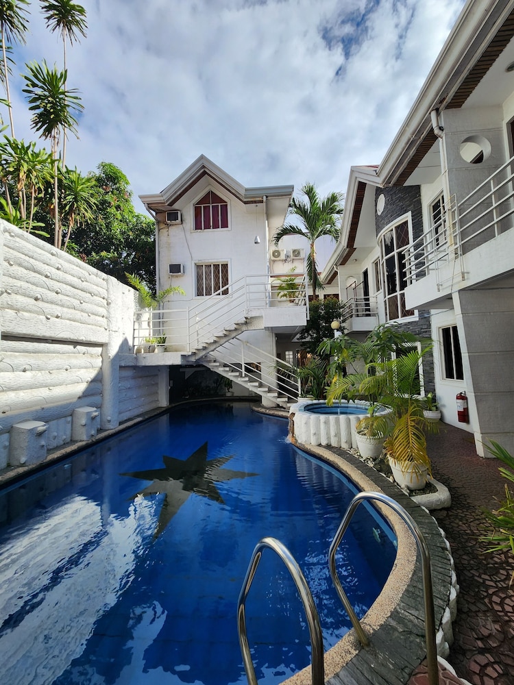 Kandi Suites 2BR with private Jacuzzi
