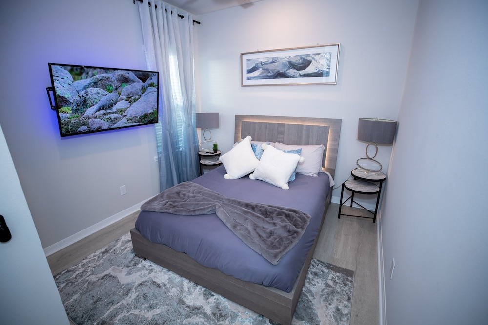 Brand New Modern Pet Friendly Zen Home W/ Private Home Theater & Hot Tub! 2 Bedroom Home by RedAwning