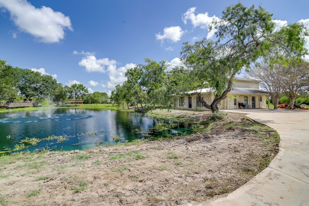Updated Hempstead Home w/ Fishing Pond