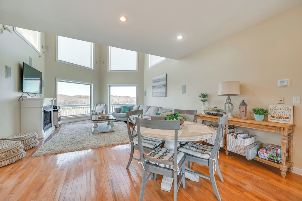 Lake Cumberland Home w/ Hot Tub & Game Room