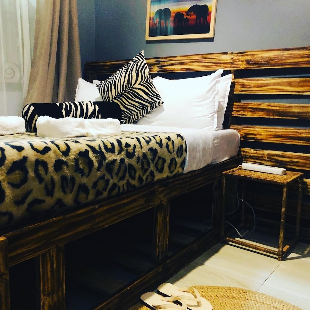 Savannah House - Hostel