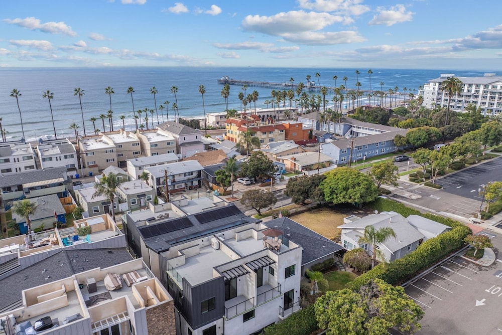 Rooftop Home With Ocean View Private Parking