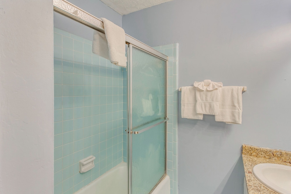 Walk to Myrtle Beach: Townhome w/ Pool Access