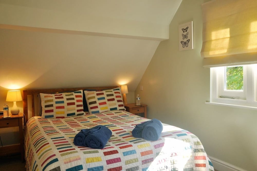 Moseley - House - Sleeps 4 - Parking - Garden view 5